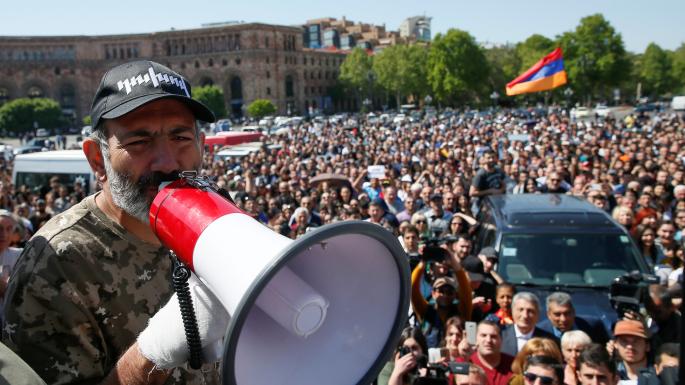 Paşinyan Rusya Büyükelçisi ile buluştu.